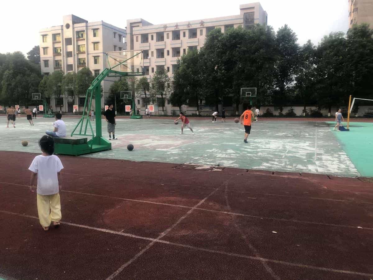 相隔12年的初中同学相聚了,感觉心回到了家